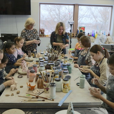 Статья газеты "Калужская неделя" о занятиях в мастерской керамики ИКЦ
