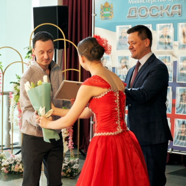 Роман Азатов занесен на Доску Почета